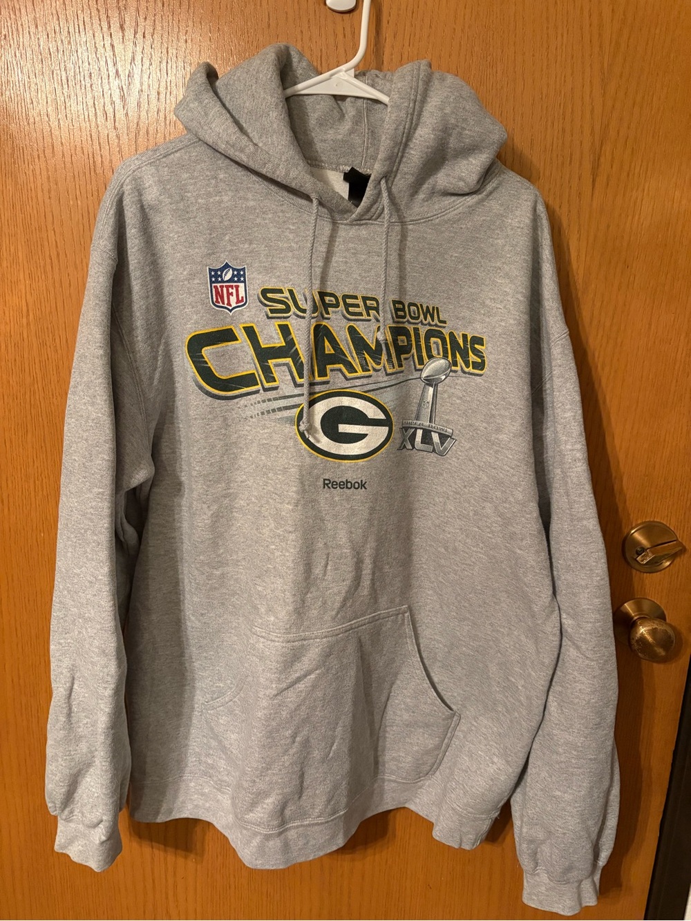 Reebok Men’s Gray Green Bay Packers Super Bowl Champions Crewneck Hoodie